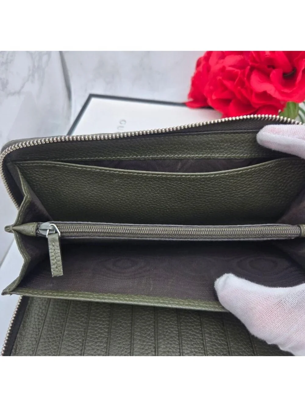 Gucci color khaki